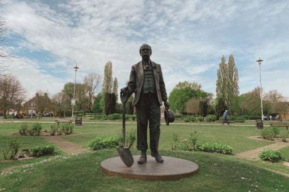 Ebenezer Howard Statue Welwyn Garden City Hero